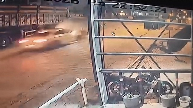 Elazığ'da 4 Yaralının Olduğu Kaza Kamerada