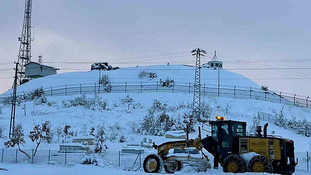 Elazığ'da toplam 546 köy yolunun 536'sı ulaşıma kapalı  durumda.
