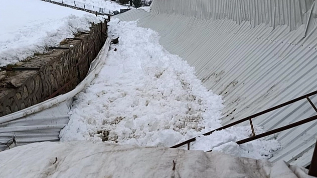 Elazığ'da Ahır Çökme Tehlikesi Atlattı