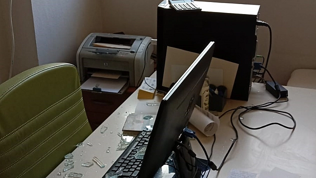 Elazığ'da bir aile sağlığı merkezine yönelik taşlı saldırı gerçekleştirildi ve bir doktor tehdit edildi.