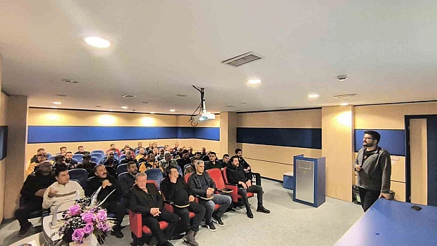 Elazığ'da ambulans şoförlerine eğitim verildi.