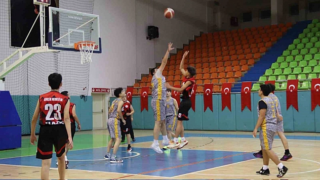 Elazığ'da basketbol turnuvası sona erdi.