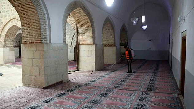 Elazığ'da Camiler Bayrama Hazırlanıyor