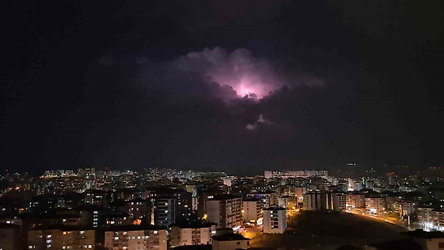Elazığ Semalarında Görsel Şölen: Şimşekler Geceyi Aydınlattı