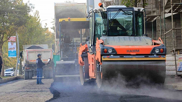 Elazığ'da Caddelerde Yenileme Çalışmaları Yapılıyor.