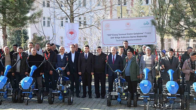 Elazığ'da çiftçilere çapa makineleri teslim edildi.