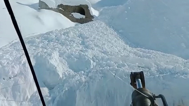 Elazığ'da Çığ Nedeniyle Kapanan Geçit Ulaşıma Açıldı