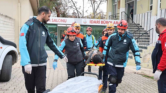 Elazığ'da deprem ve yangın tatbikatı başarıyla gerçekleştirildi.
