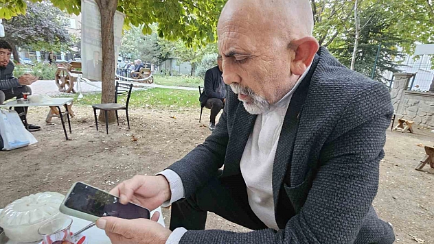 Elazığ'da ev sahibi olma hayaliyle hareket eden kişi, dolandırıcıların tuzağına düştü ancak arkadaşlarının yardımıyla bu durumdan kurtulmayı başardı.