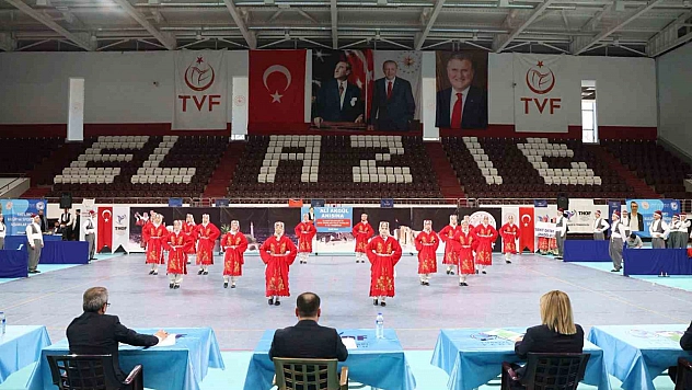 Elazığ'da Geleneksel Ezgiler Yarıştı