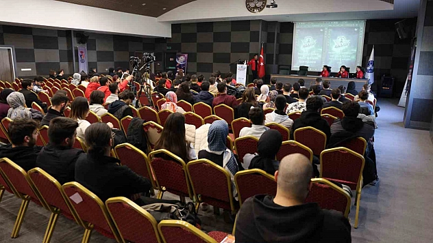 Elazığ'da gençler, 'Proje Yazma' eğitimi kapsamında bir araya geldi.