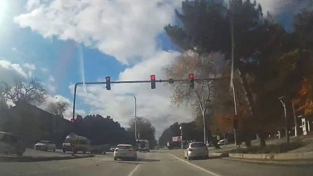 Elazığ'da yanlış şerit değişikliği sonucu kaza meydana geldi.