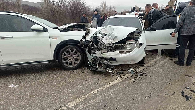 Elazığ'da Trafik Kazası: 9 Kişi Yaralandı