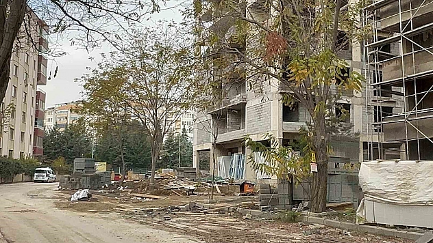 Elazığ'da meydana gelen bir inşaat kazasında düşen işçi hayatını kaybetti.