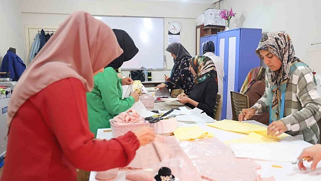 Elazığ'da kadınlar, giyim ve üretim teknolojisi kursuna büyük ilgi gösteriyor.