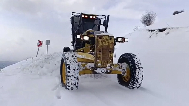 Elazığ'da Ulaşıma Kapalı 310 Köy Yolunda Çalışma