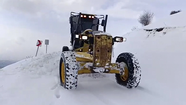 Elazığ'da Ulaşıma Kapalı 320 Köy Yolunda Çalışma