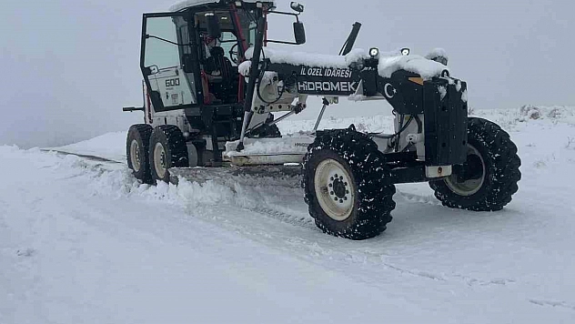 Elazığ'da kapalı köy yolu 111 oldu, ekipler çalışmalarını sürdürüyor