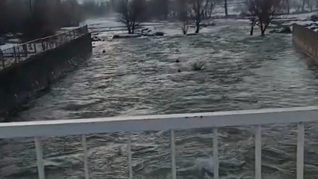 Elazığ'da Erimeyle Birlikte Dereler Taştı