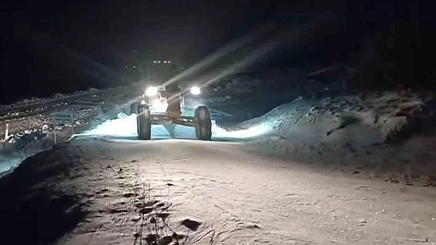 Elazığ'da karla mücadele çalışmaları sürüyor: 276 köy yolu açıldı
