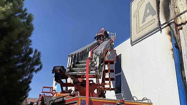 Elazığ'da Konteyner Üretim Tesisinde Yangın Çıktı