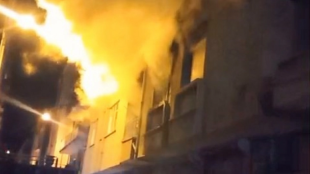 Elazığ'da terk edilmiş bir binada yangın çıktı