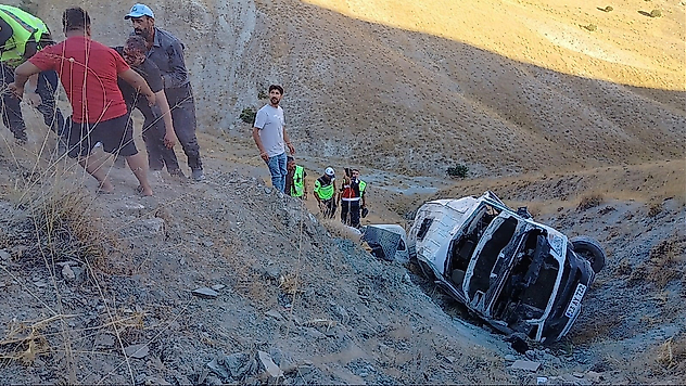 Elazığ'da Feci Kaza: Minibüs Uçuruma Yuvarlandı, Yaralılar Var