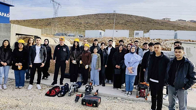 Elazığ'da Öğrencilere Arama Kurtarma Eğitimi