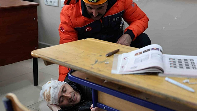 Elazığ'da Öğrenciler İçin Deprem Tatbikatı Yapıldı