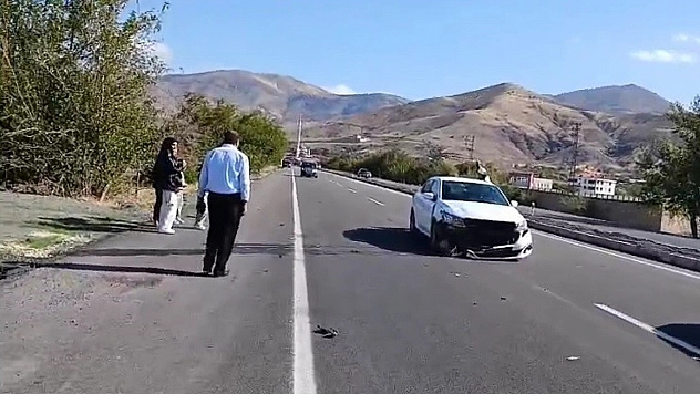 Elazığ'da otomobilin köpeğe çarpması sonucu bir kişi yaralandı