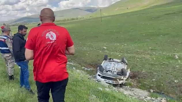 Elazığ'da Şarampole Devrilen Araçta 3 Kişi Yaralandı