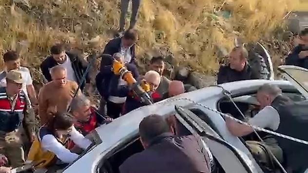 Elazığ'da Feci Kaza: Otomobil Şarampole Uçtu, 3 Yaralı