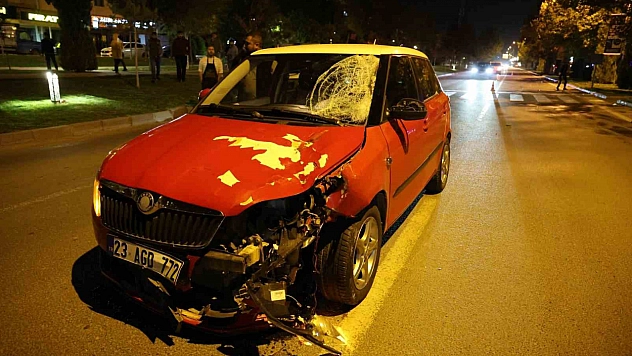 Elazığ'da otomobilin çarptığı yayalardan biri yaşamını yitirdi.