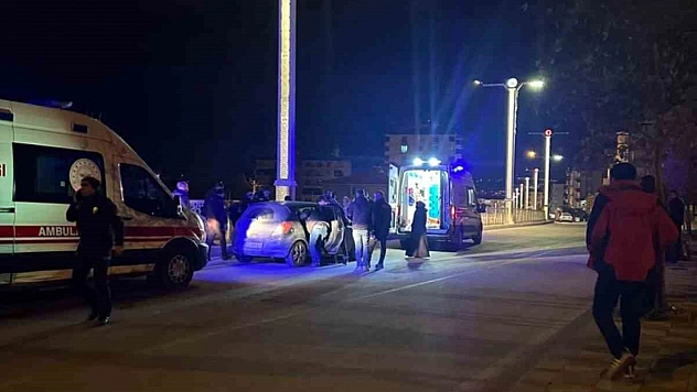 Elazığ'da otomobilin çarptığı bir kişi ağır şekilde yaralandı.