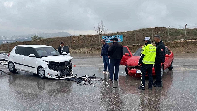 Elazığ'da Trafik Kazası: 3 Yaralı