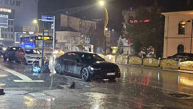 Elazığ'da sağanak yağış etkisini gösterdi.