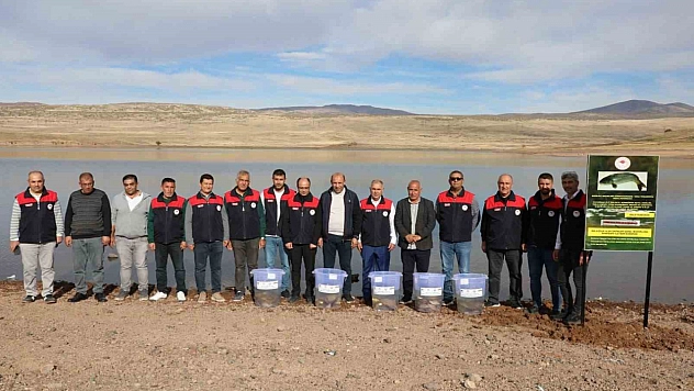 Elazığ'da Su Kaynaklarını Balıklandırma Projesi devam ediyor