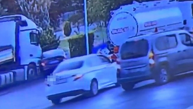 Elazığ'da Korkutan Kaza: Tır Otomobili Metrelerce Sürükledi