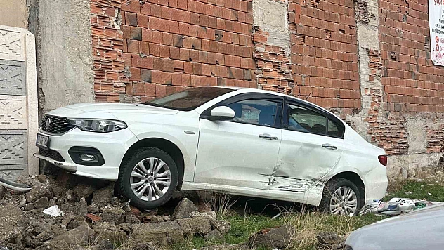 Elazığ'da Meydana Gelen Trafik Kazasında 2 Kişi Yaralandı
