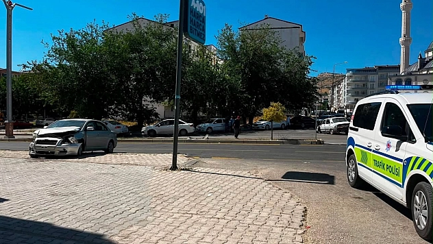 Elazığ'da Feci Kaza: 3 Kişi Yaralandı