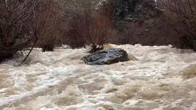 Sağanak Yağış Dereleri Coşturdu