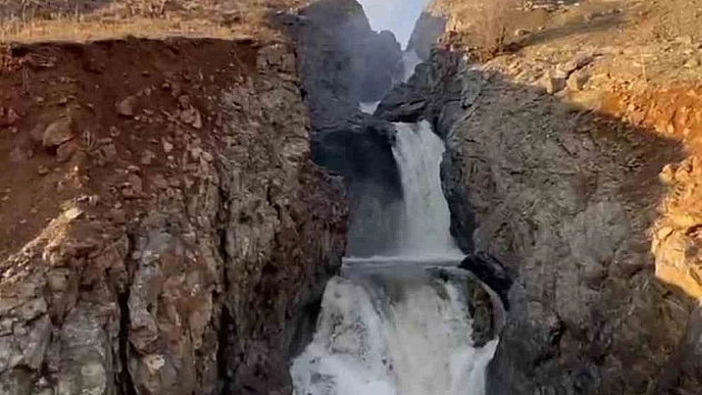 Elazığ'da Yağmur Sonrası Şelale Coştu
