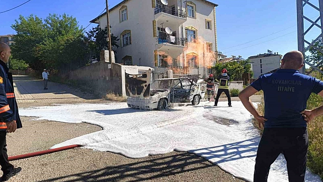 Elazığ'da Araç Yangını Korkuttu