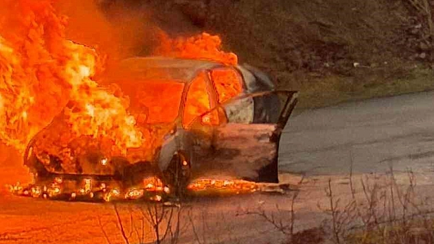 Elazığ'da Otomobil Yangını: Araç Küle Döndü
