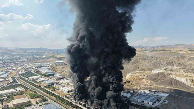 Elazığ'da Fabrika Yangını: Yanan Tesis Havadan Görüntülendi