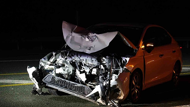 Elazığ'da Kaza Anı Kameraya Yansıdı: 3 Yaralı