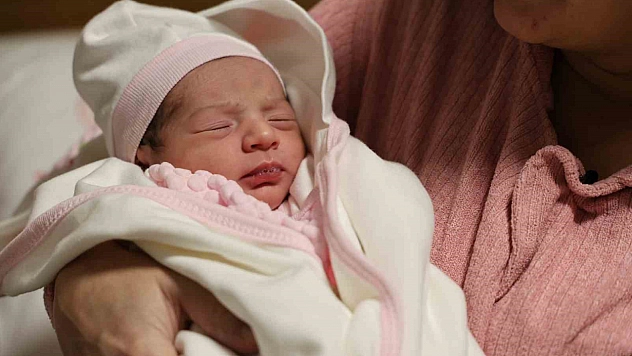 Elazığ'da, yeni yılın ilk dakikalarında 4 bebek dünyaya gözlerini açtı.