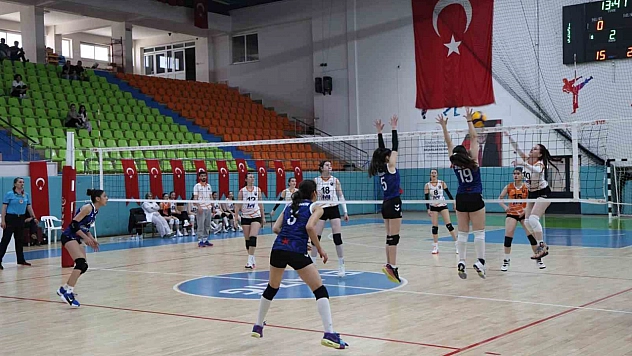 Yıldız Kızlar Voleybol Yarı Final Heyecanı Elazığ'da Sona Erdi