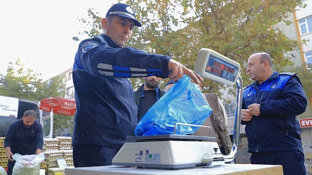 Elazığ'da zabıta ekipleri, pazar yerlerine yönelik denetimlerde bulundu