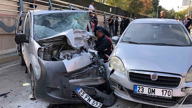 Elazığ'da zincirleme trafik kazası: 5 kişi yaralandı